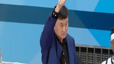 北京对决新疆前瞻：周琦客场出战成焦点，刘炜面临下课风险